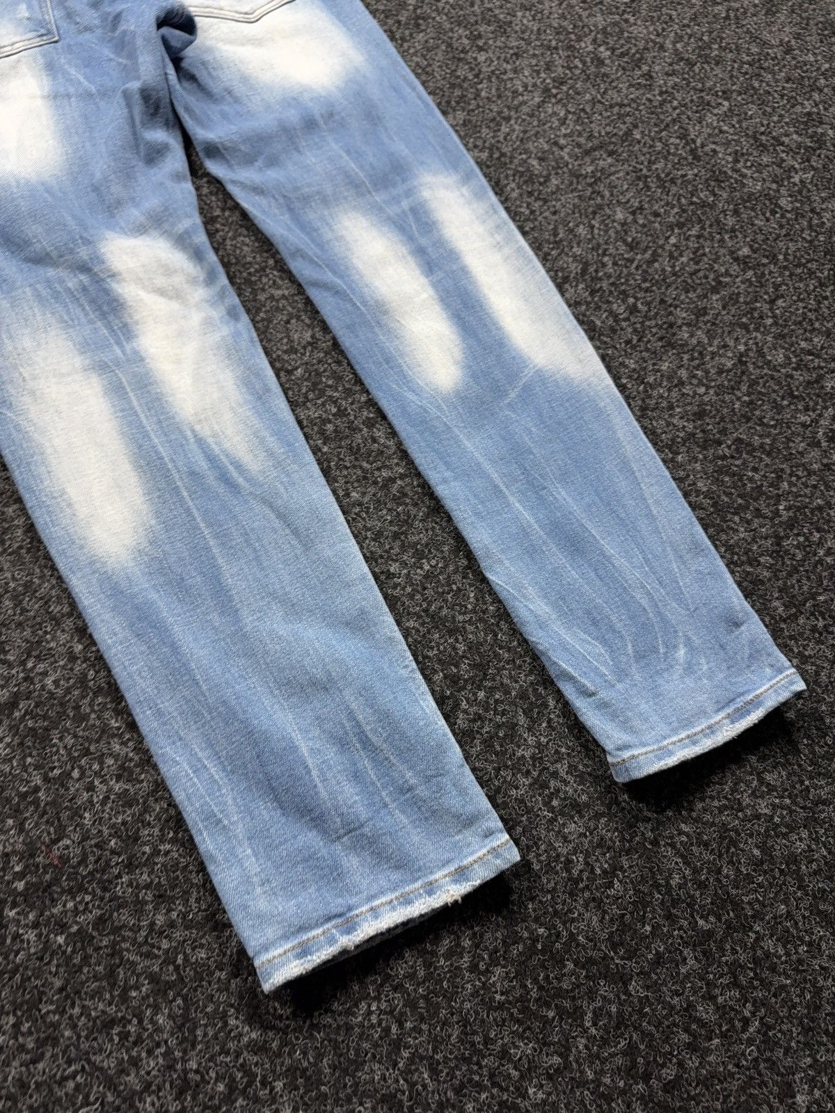 Dsquared2 Luxury 00s Dsquared2 Distressed Light Wash Straight Jeans Size US 32 / EU 48 - 14 Thumbnail