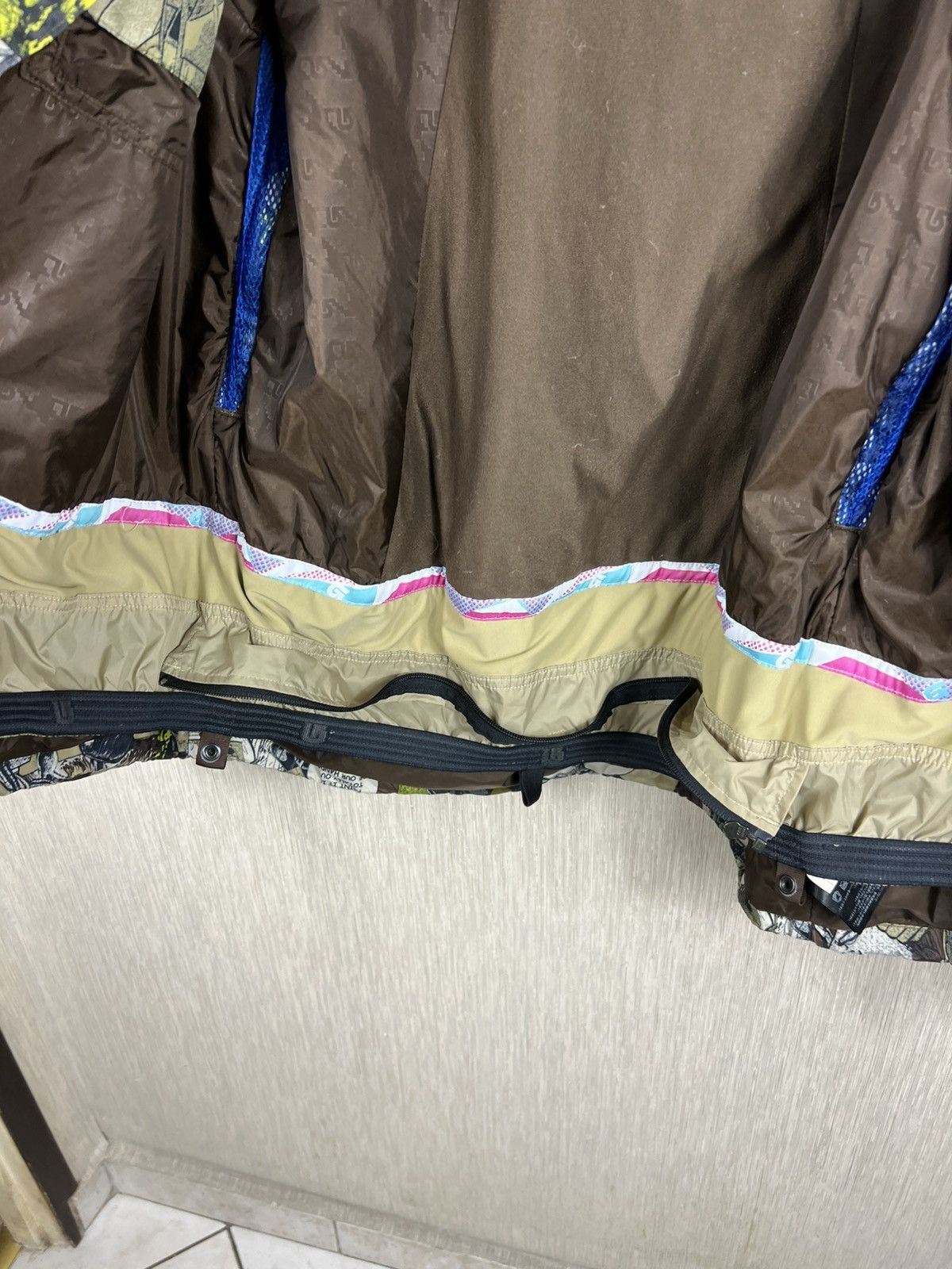 Burton Vintage Burton full print comics ski jacket snow gorpcore Size US M / EU 48-50 / 2 - 19 Thumbnail