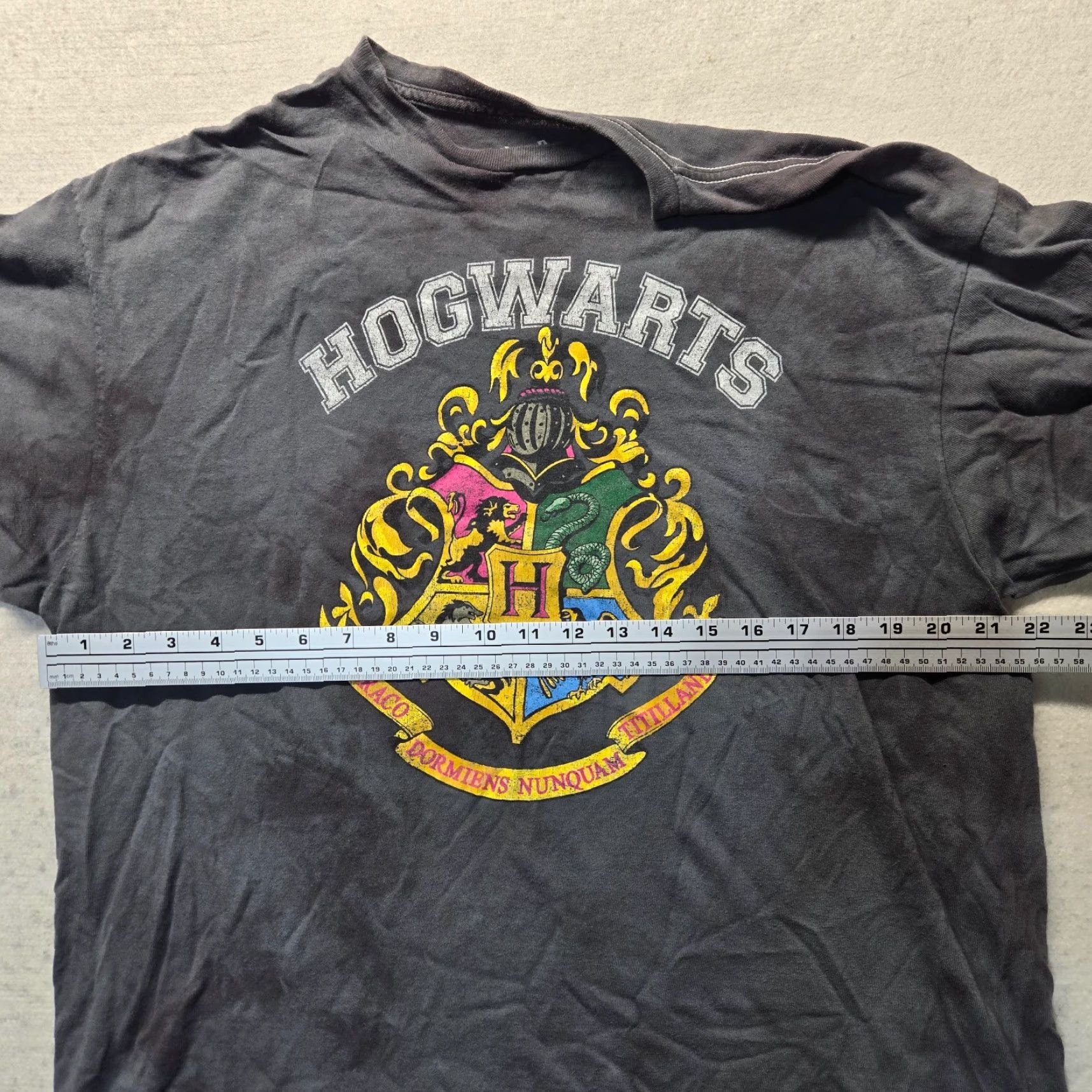 Vintage Harry Potter Hogwarts Alumni Black T-Shirt Men's XL Short Sleeve Crew Neck Movie Tee Size US XL / EU 56 / 4 - 4 Thumbnail