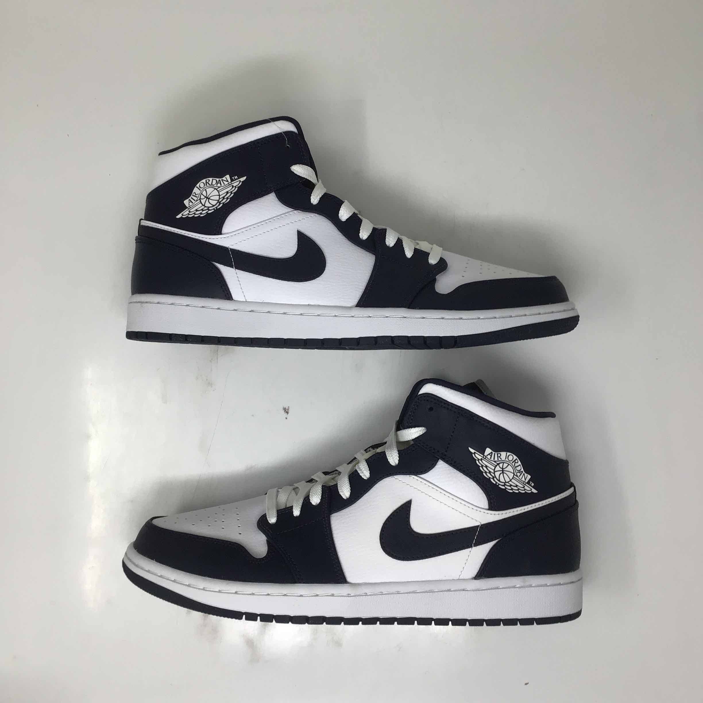 Air Jordan Mid Obsidian