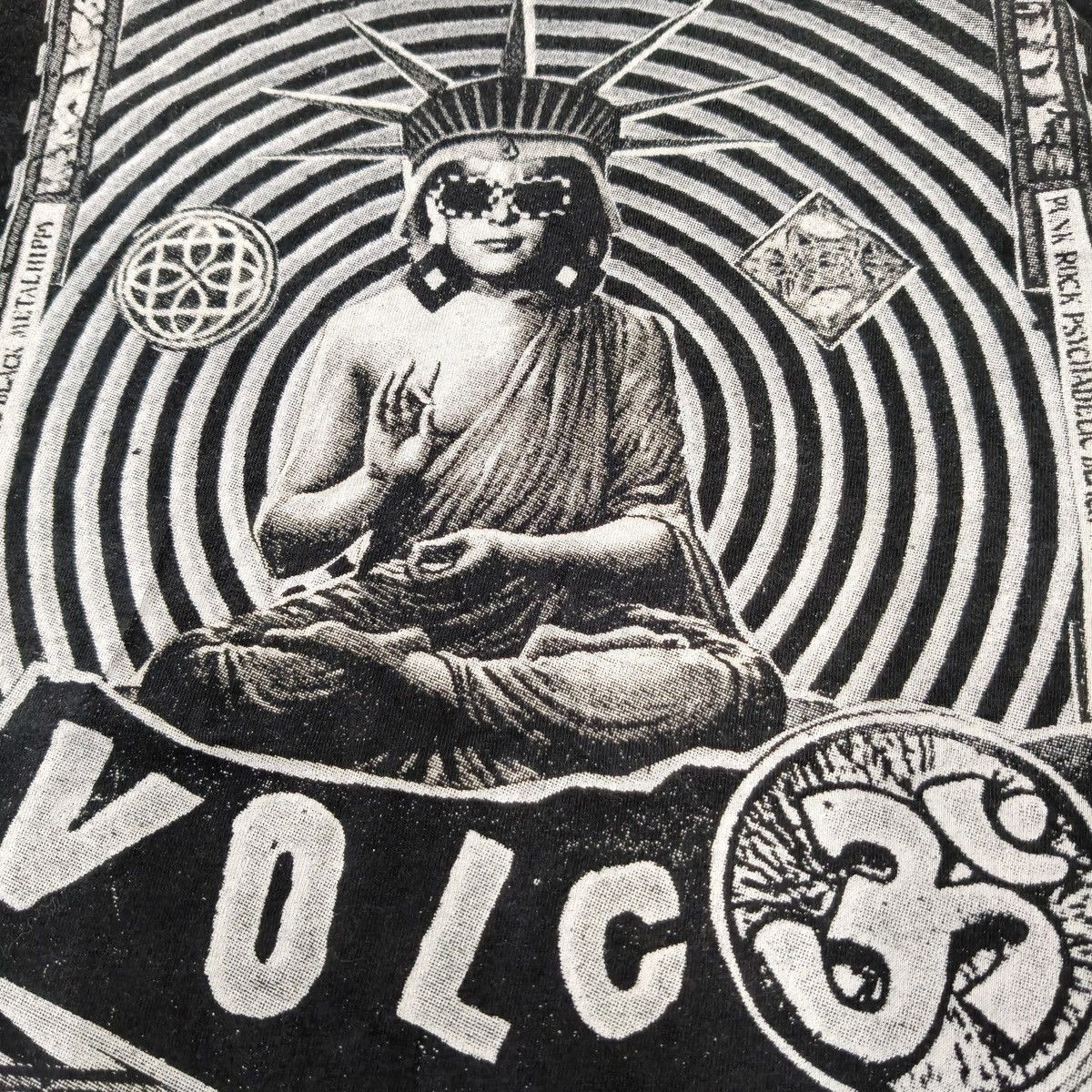 Volcom Vintage Y2K VOLCOM Punk Rock Psychadelic Black Metal Tshirt Size US S / EU 44-46 / 1 - 7 Thumbnail