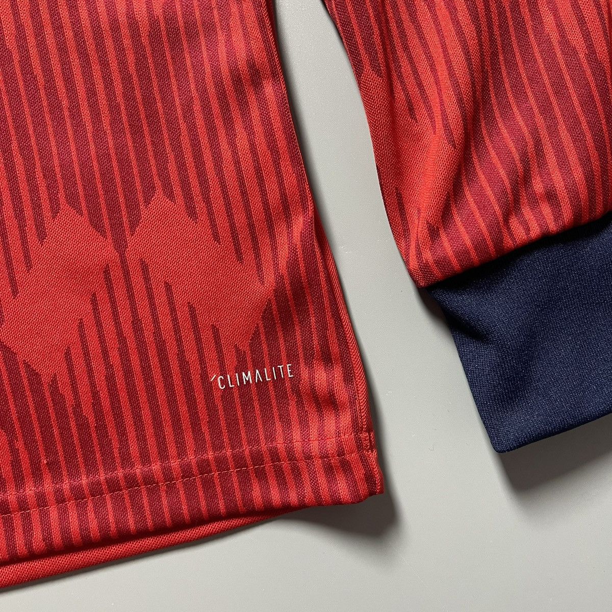 Vintage BAYERN ADIDAS 2018/2019 FOOTBALL HOME JERSEY #19 DAVIES Size US S / EU 44-46 / 1 - 7 Thumbnail