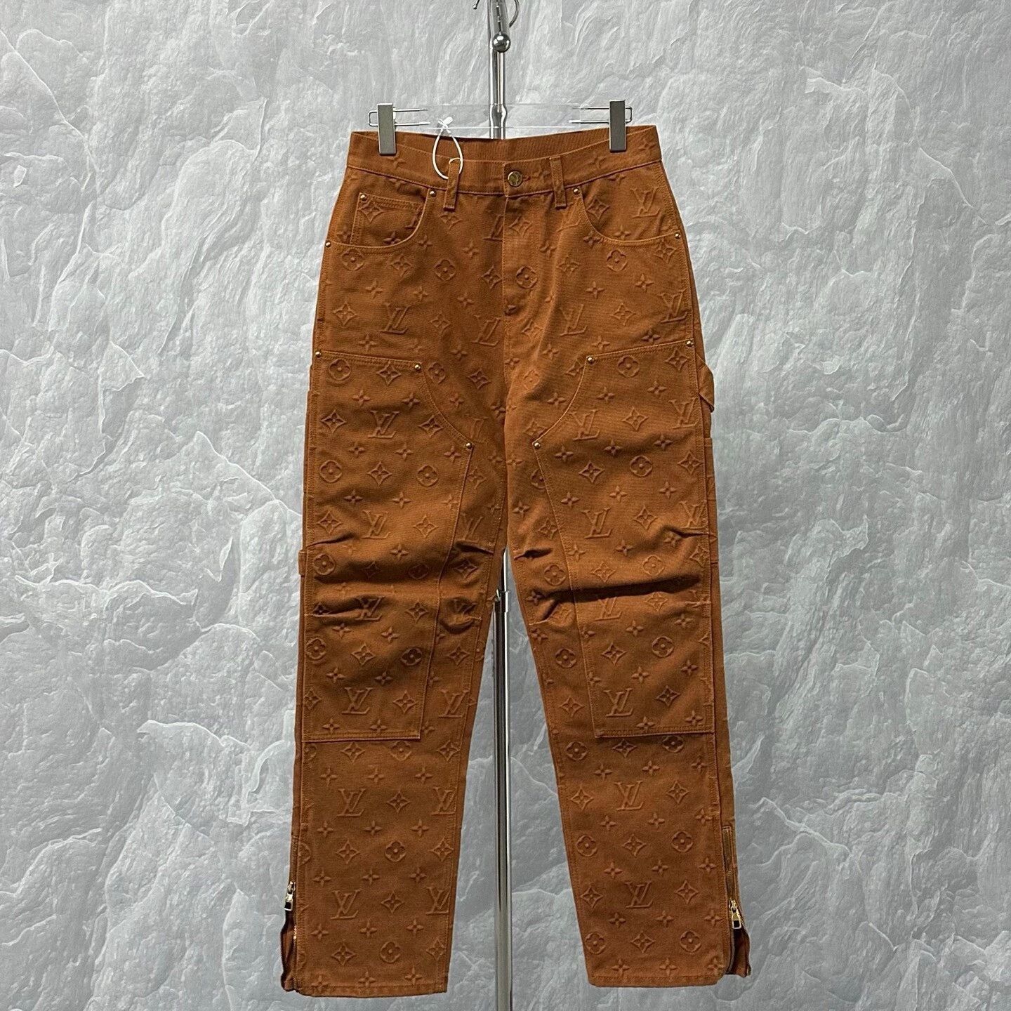Louis Vuitton louis vuitton embossed denim long pants Size US 29 - 1 Thumbnail