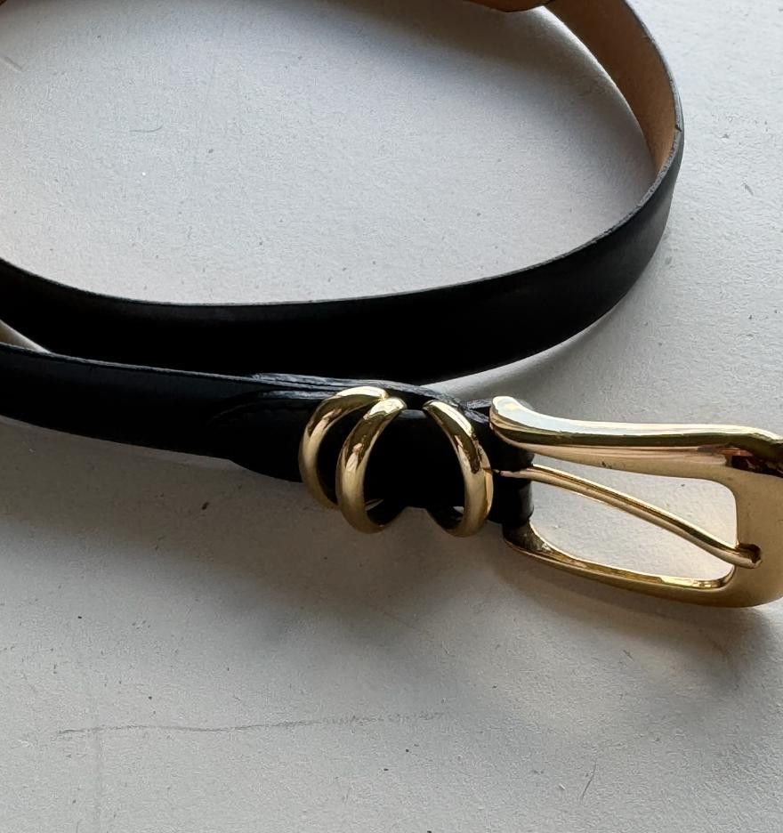 Designer Black Leather Belt With Gold Details Size ONE SIZE - 1 Thumbnail