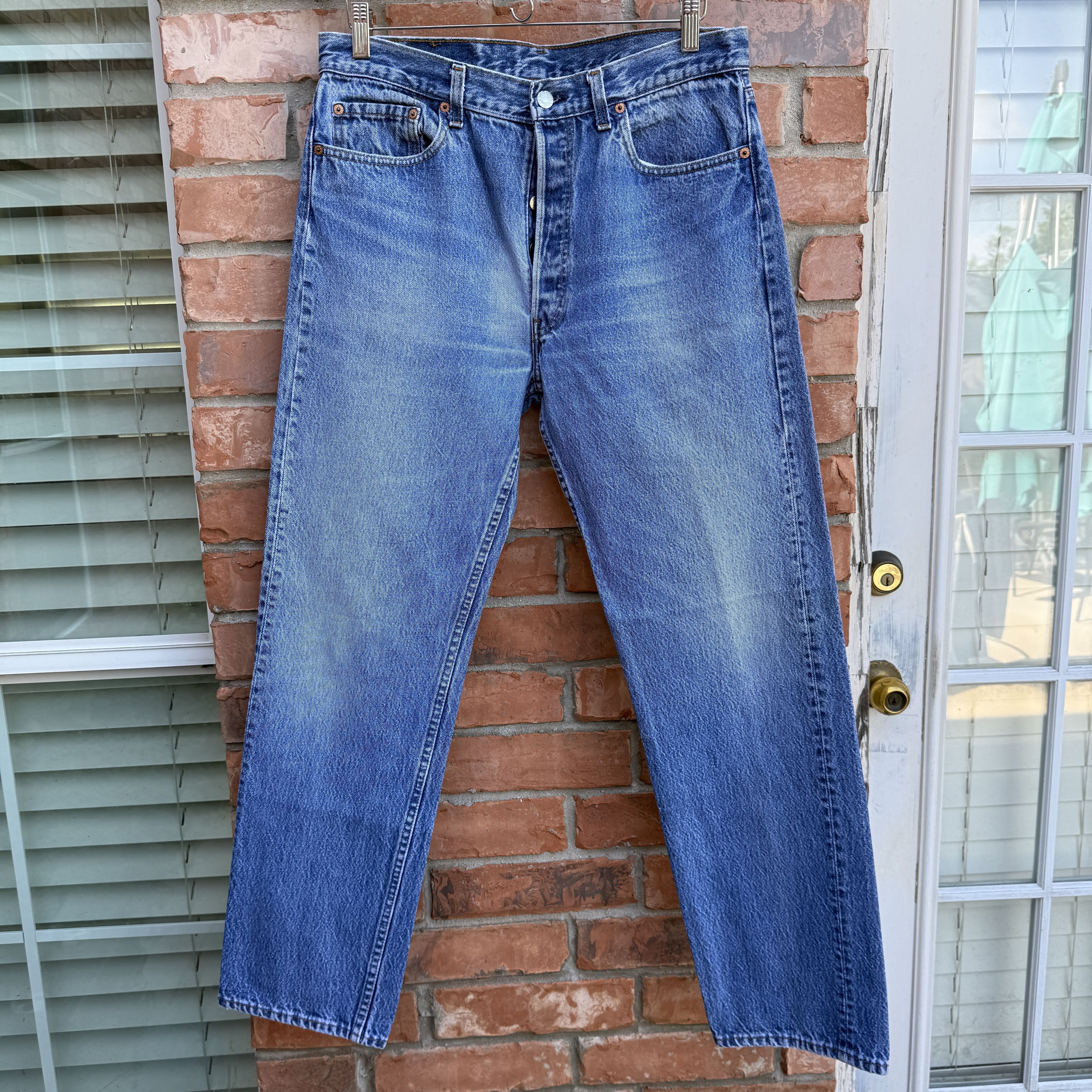 Levi's Vintage 90s Levis 501 Blue Button fly Denim Jeans Size US 33 - 1 Thumbnail