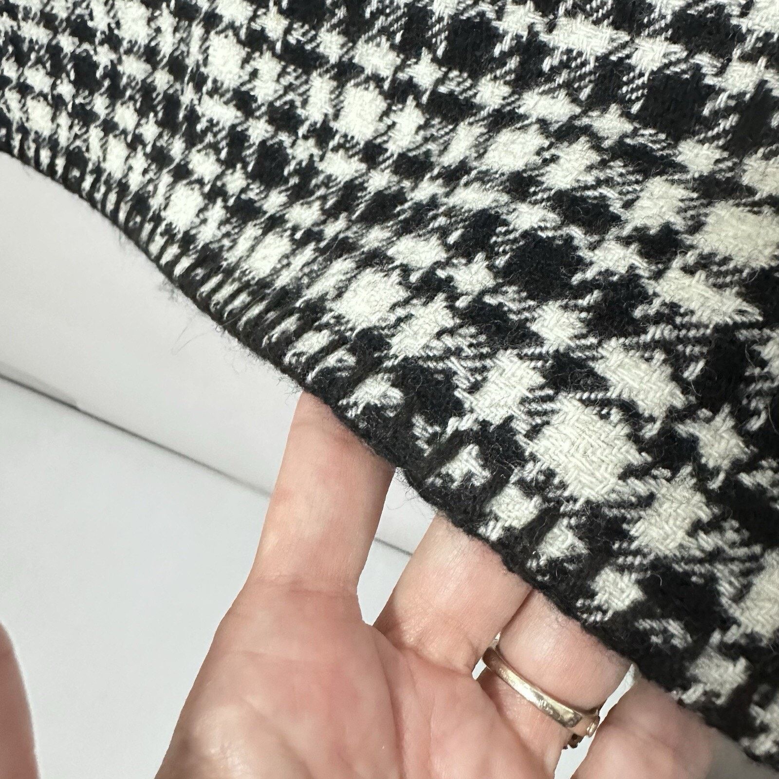 Eddie Bauer Eddie Bauer Skirt Houndstooth Plaid Wool Lined Sophisticated Size 30" / US 8 / IT 44 - 6 Thumbnail