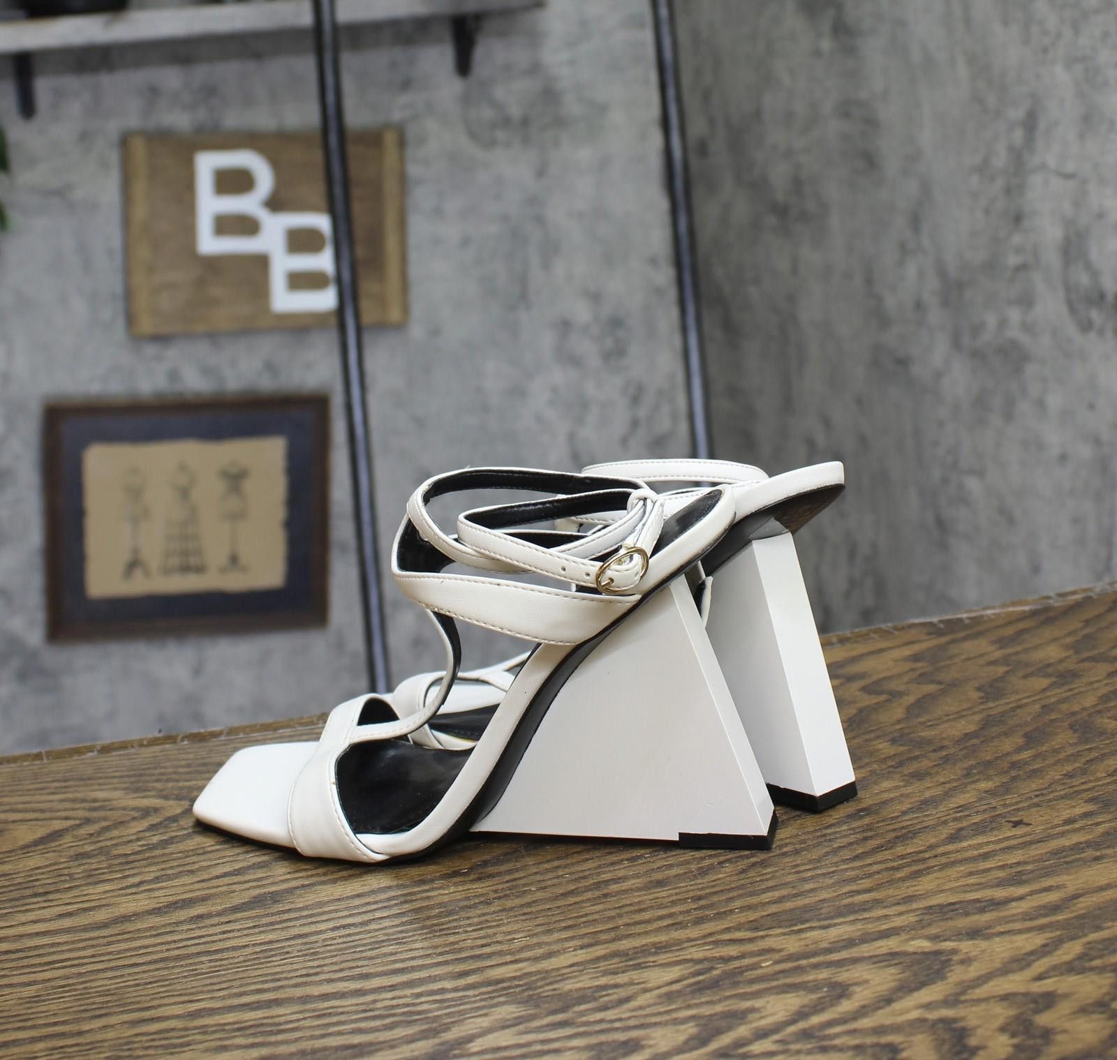 Guess Guess Womens Bacio Wedge Dress Sandals Gwbacio3 White 8m Size US 8 / IT 38 - 2 Thumbnail