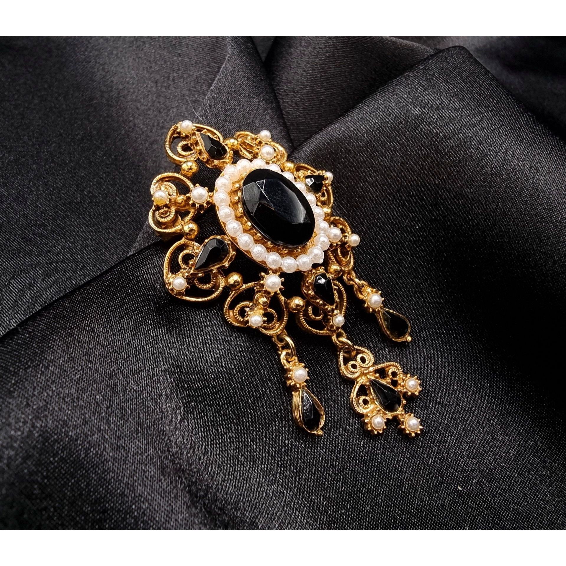 Vintage Vintage 1960s FLORENZA Signed Gold-Tone Victorian Brooch Size ONE SIZE - 1 Thumbnail