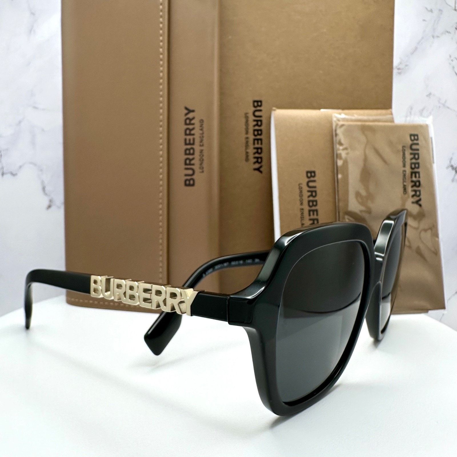 Burberry New Burberry Sunglasses Black Square Gold Metal BURBERRY Size ONE SIZE - 10 Thumbnail