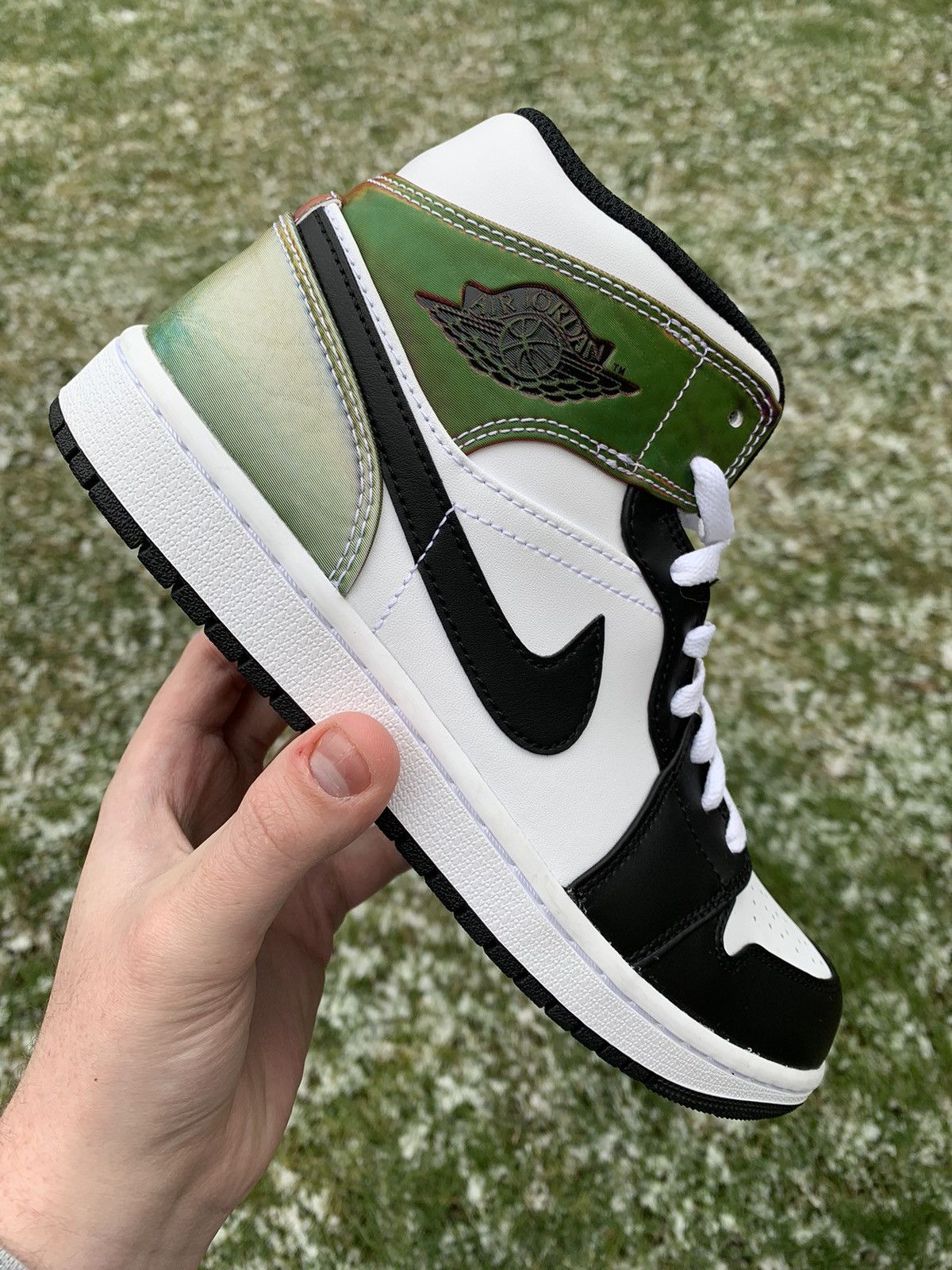 image of Jordan Brand 1 Mid Hear Reactive 2021 Size 8 Shoes in Black, Men's