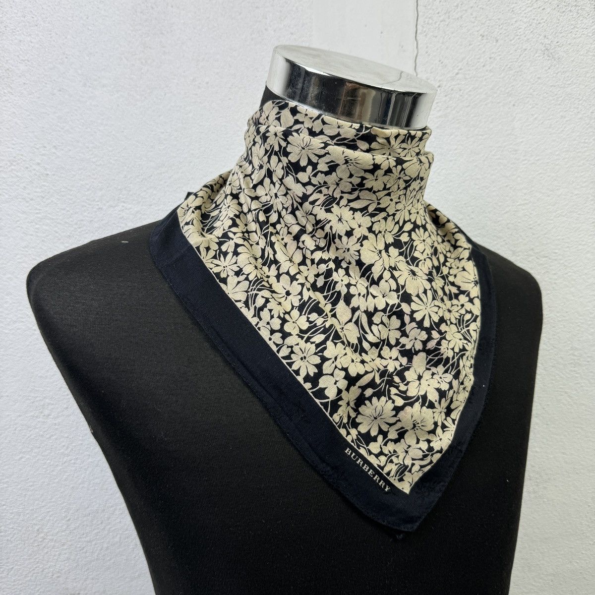 Burberry Burberry Floral Handkerchief Neckerchief Bandana Size ONE SIZE - 4 Thumbnail