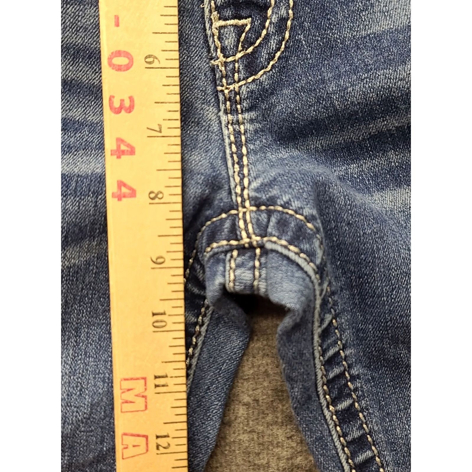 Miss Me Miss Me Capris Womens 31x21 Regular Fit Mid Rise Distressed Stretch Angel Wings Denim Capri Jeans Blue 5-Pocket Womens Shoes? Size ONE SIZE - 5 Thumbnail