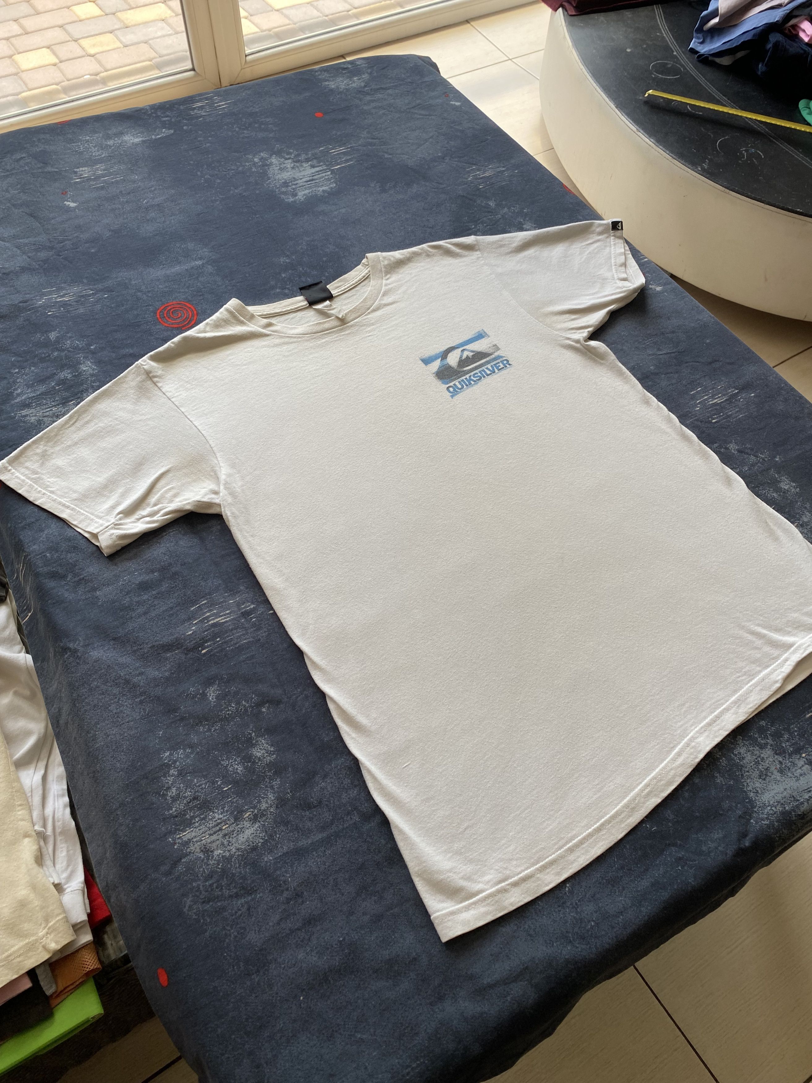 Quiksilver Quiksilver Vintage 2000s Las Vegas White Surf Style T-shirt Size US M / EU 48-50 / 2 - 14 Thumbnail