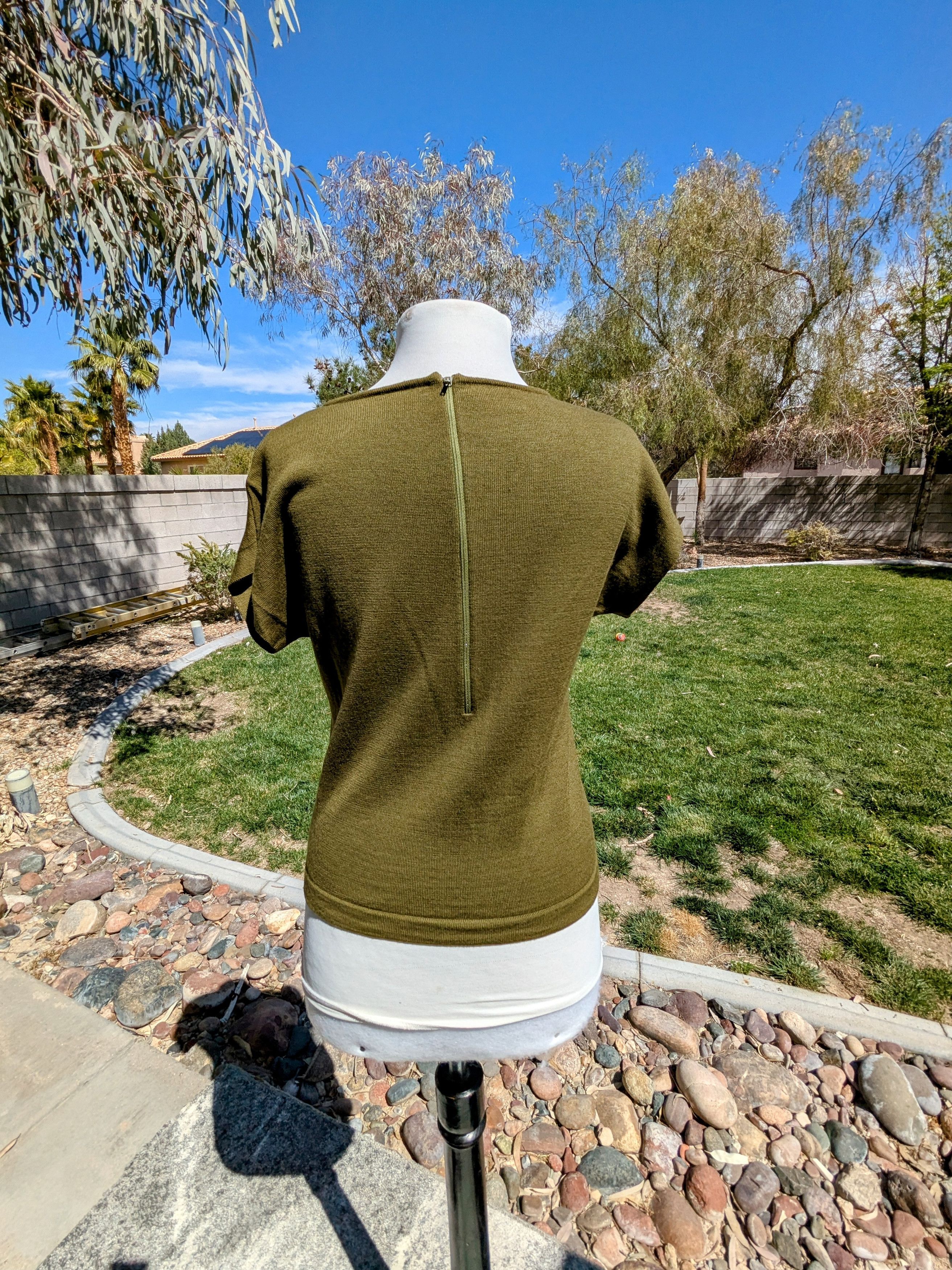 Vintage Vintage Olive 1960s Wool Pullover Scoop-Neck Med Top Size M / US 6-8 / IT 42-44 - 4 Thumbnail
