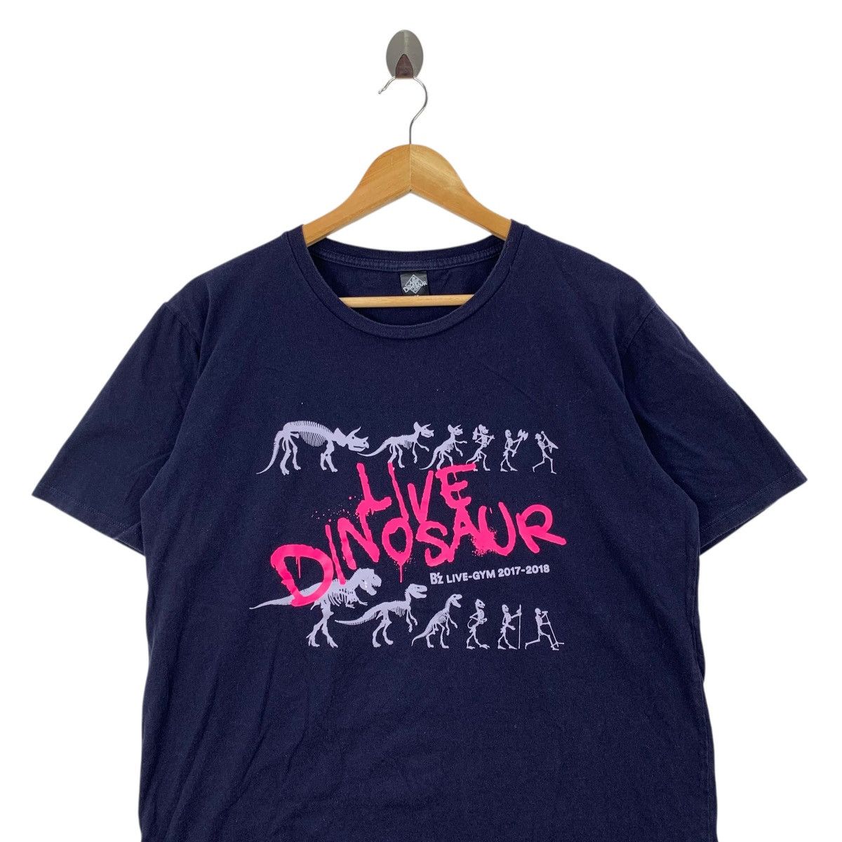 Japanese Brand LIVE DINOSAUR B’Z Gym Tour 2017-2018 Japan Band Group Tshirt Size US XL / EU 56 / 4 - 2 Thumbnail