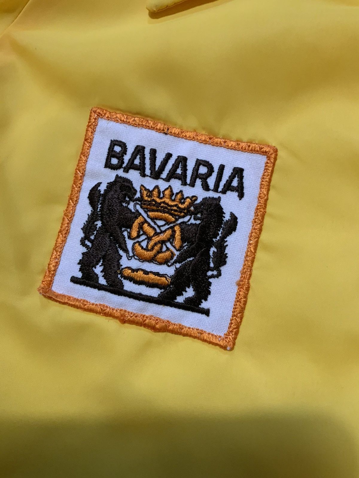 Vintage Vintage 80s Coat Of Arms Bavaria Germany Windbreaker Jacket Size US S / EU 44-46 / 1 - 1 Thumbnail