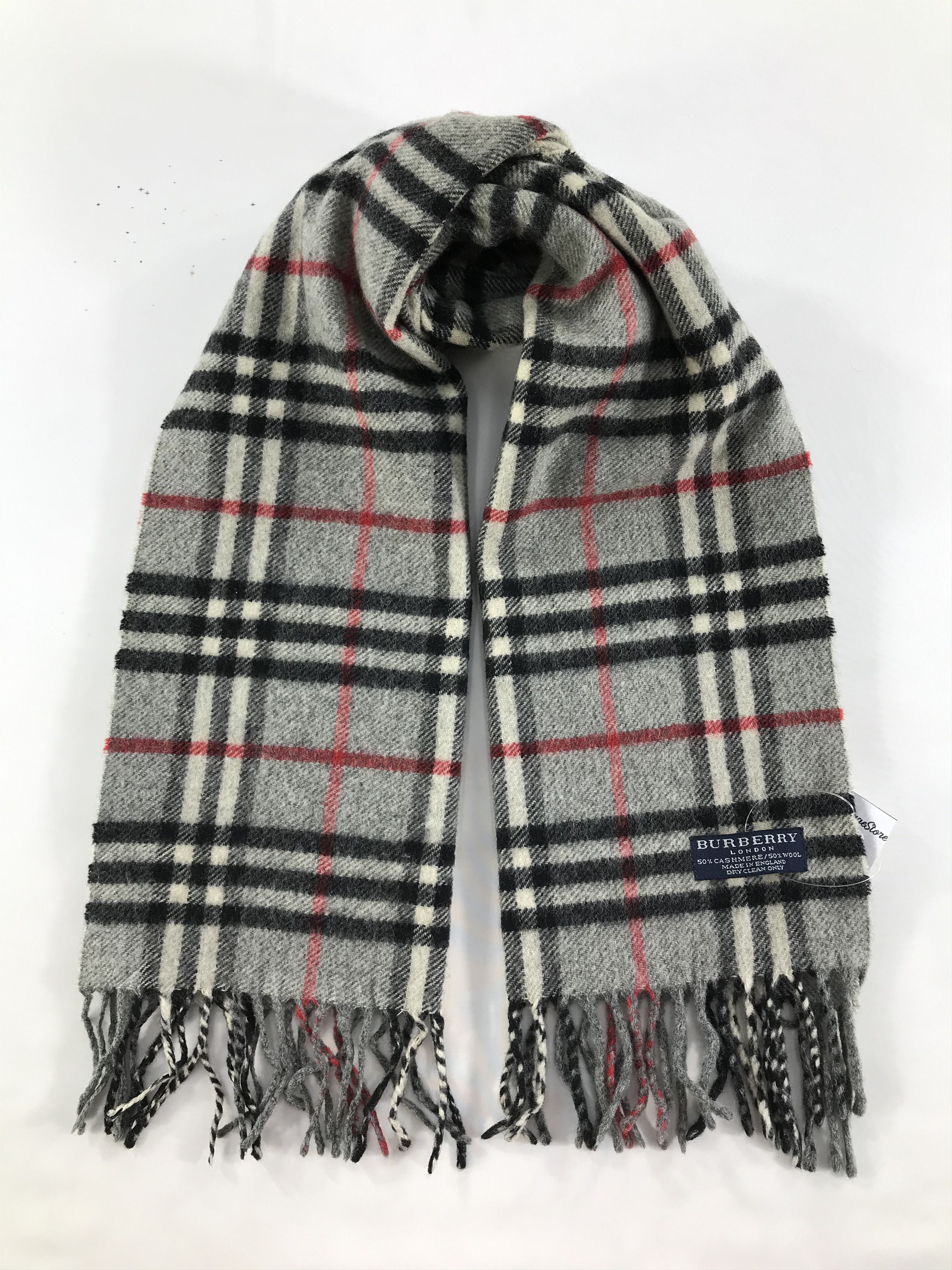 Burberry Vintage Burberry Scarf/Muffler/Neckwear MF1075 Size ONE SIZE - 1 Thumbnail