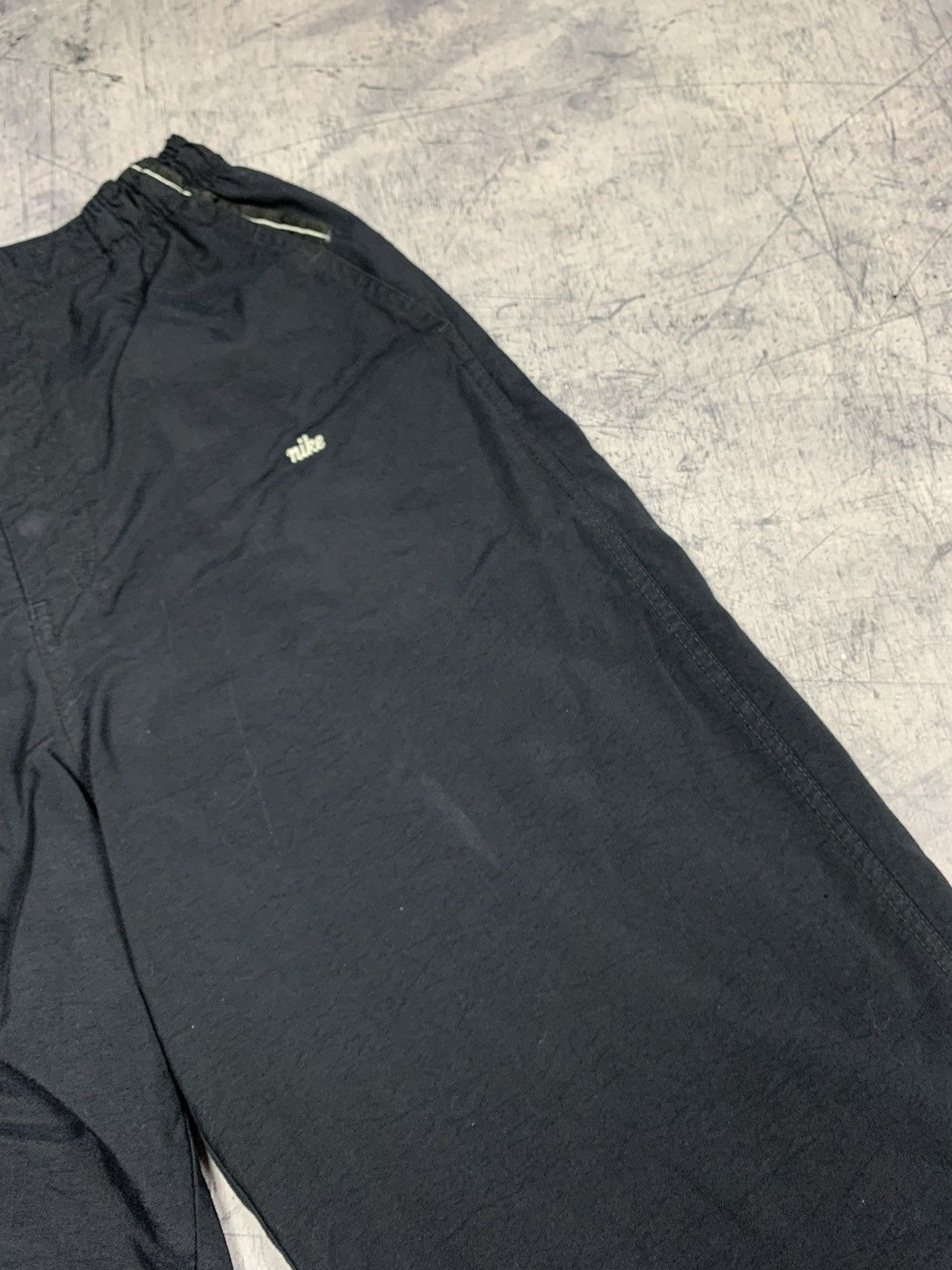 Nike Hype Iconic Vintage Nike Swoosh Nylon Parachute Pants M size Size US 30 / EU 46 - 9 Thumbnail