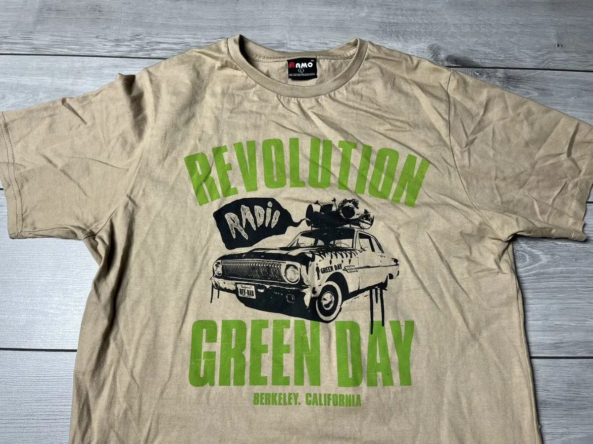 Band Tees Green day revolution radio Tshirt rock band size Large Size US L / EU 52-54 / 3 - 3 Thumbnail