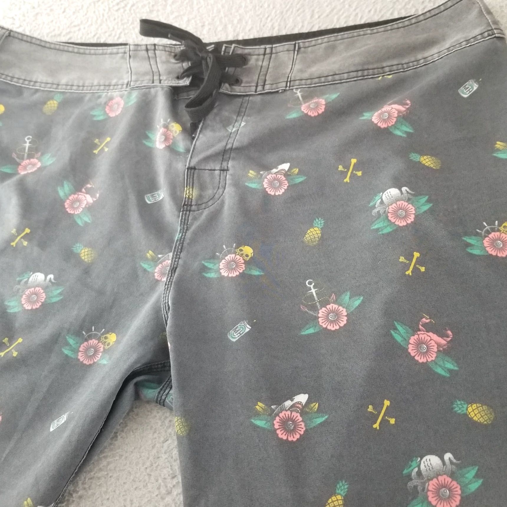 Vintage The Mad Hueys Board Shorts Mens 38 Swim Trunks AOP Black 100% Polyester Quick Dry Pockets Drawstring Surfing Mens Size US 38 / EU 54 - 3 Thumbnail