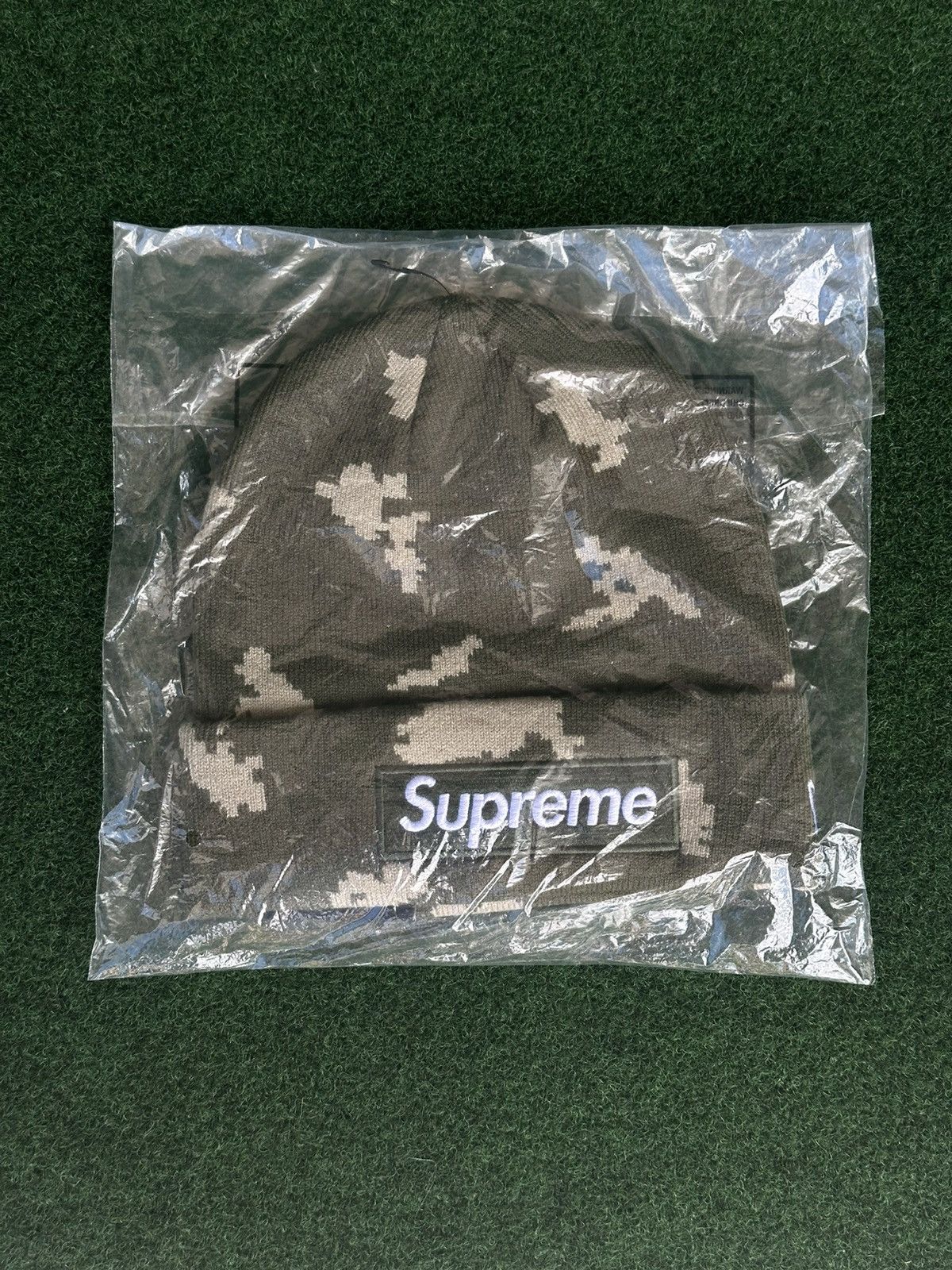 New Era × Supreme Olive Russian Camo Box Logo Beanie Size ONE SIZE - 4 Thumbnail