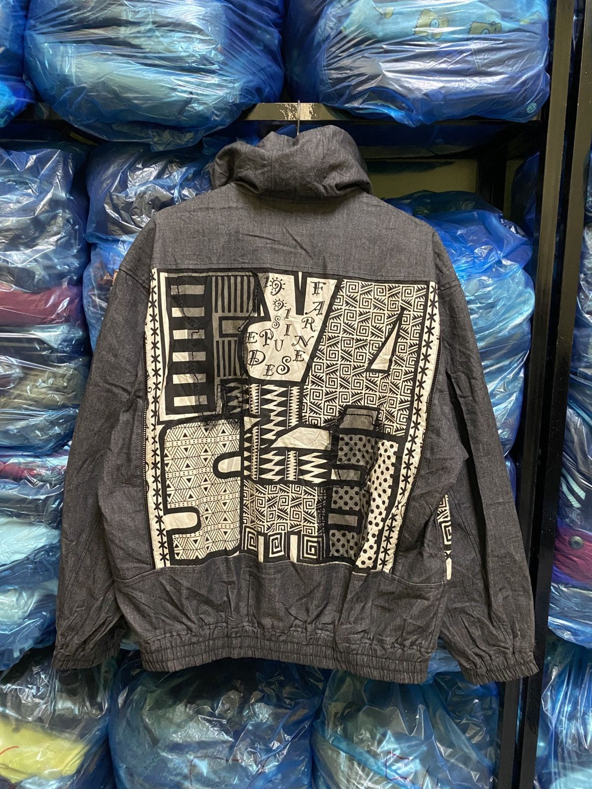 Vintage Vintage Tribal Graphic Tech Jacket Ethnic Print Windbreaker Size US L / EU 52-54 / 3 - 13 Thumbnail
