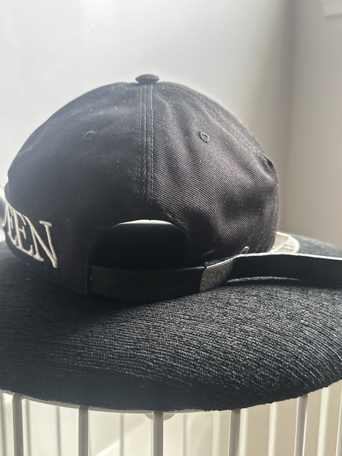 Alexander McQueen × Designer Alexander McQUEEN Baseball Hat (black) Size ONE SIZE - 4 Thumbnail