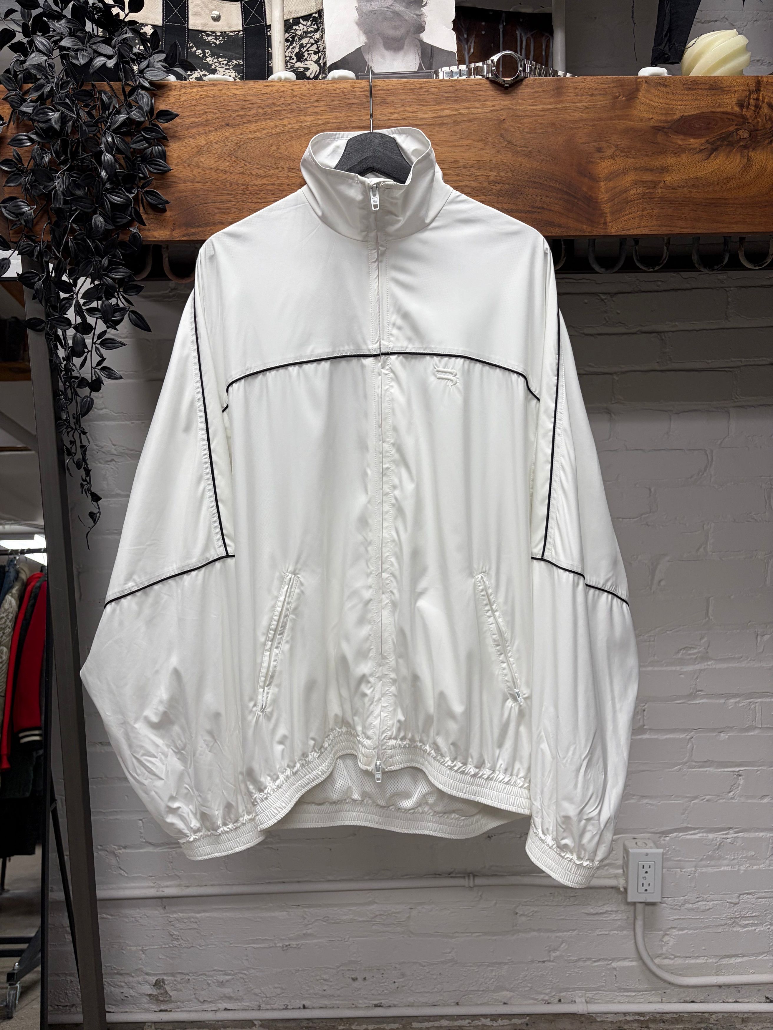 Balenciaga SS2021 Balenciaga ‘Sporty B’ Logo White Oversized Windbreaker Size US XL / EU 56 / 4 - 1 Thumbnail