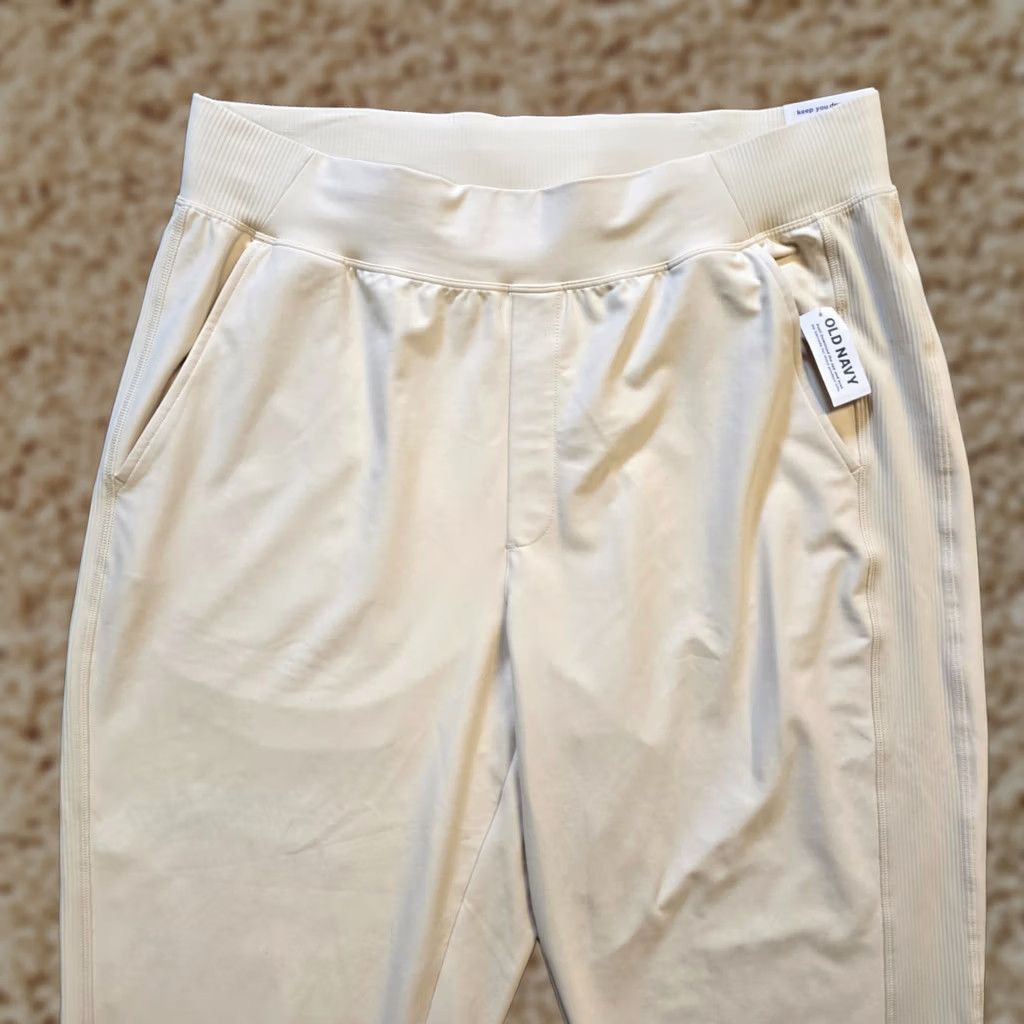 Old Navy Old Navy Pants Womens XL Beige Powersoft Tapered Ankle Pull On Capsule Athletic Size 40" / US 18 - 1 Thumbnail