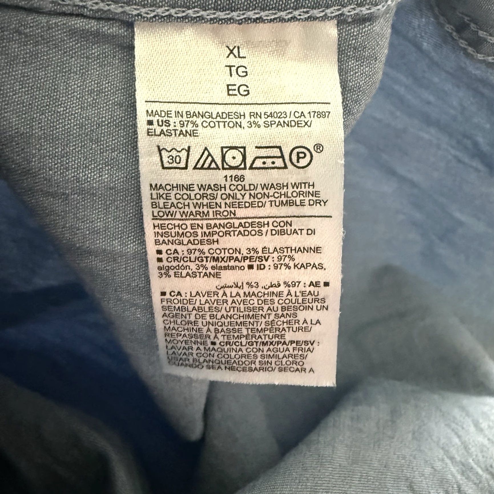 Old Navy Old Navy Everyday Shirt Mens XL Blue Chambray Built-In Flex Button Up Regular Size US XL / EU 56 / 4 - 4 Thumbnail