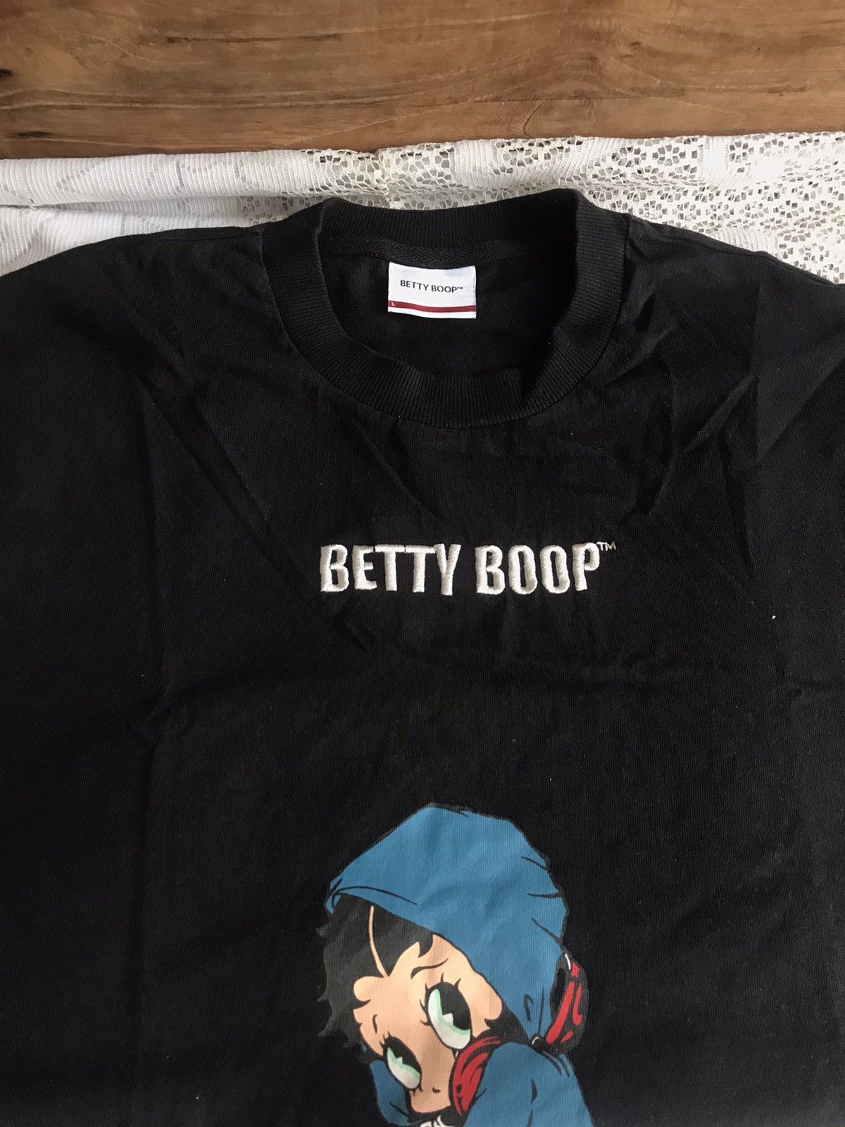 Vintage Women's Sassy Betty Boop Sneakers Tshirt Size US L / EU 52-54 / 3 - 4 Thumbnail