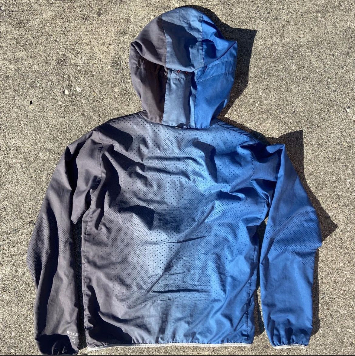 Nike × Undercover Nike x Undercover 'Gyakosou' Blue Grey Ombre Windbreaker Size US M / EU 48-50 / 2 - 2 Thumbnail