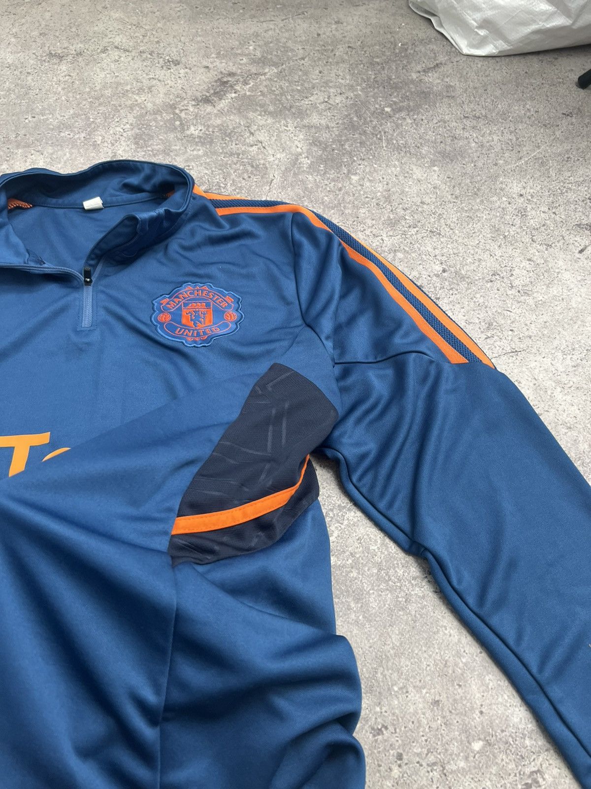 Adidas MANCHESTER UNITED 2023/2024 TRAINING TOP 1/4 ZIP ADIDAS Size US L / EU 52-54 / 3 - 10 Thumbnail