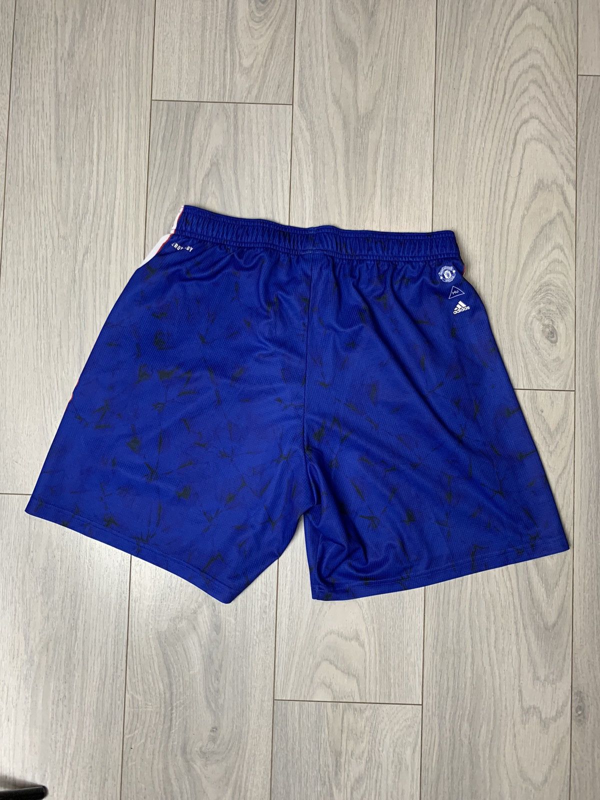 Adidas Adidas x Human Race x Manchester United Shorts Size US 36 / EU 52 - 5 Thumbnail