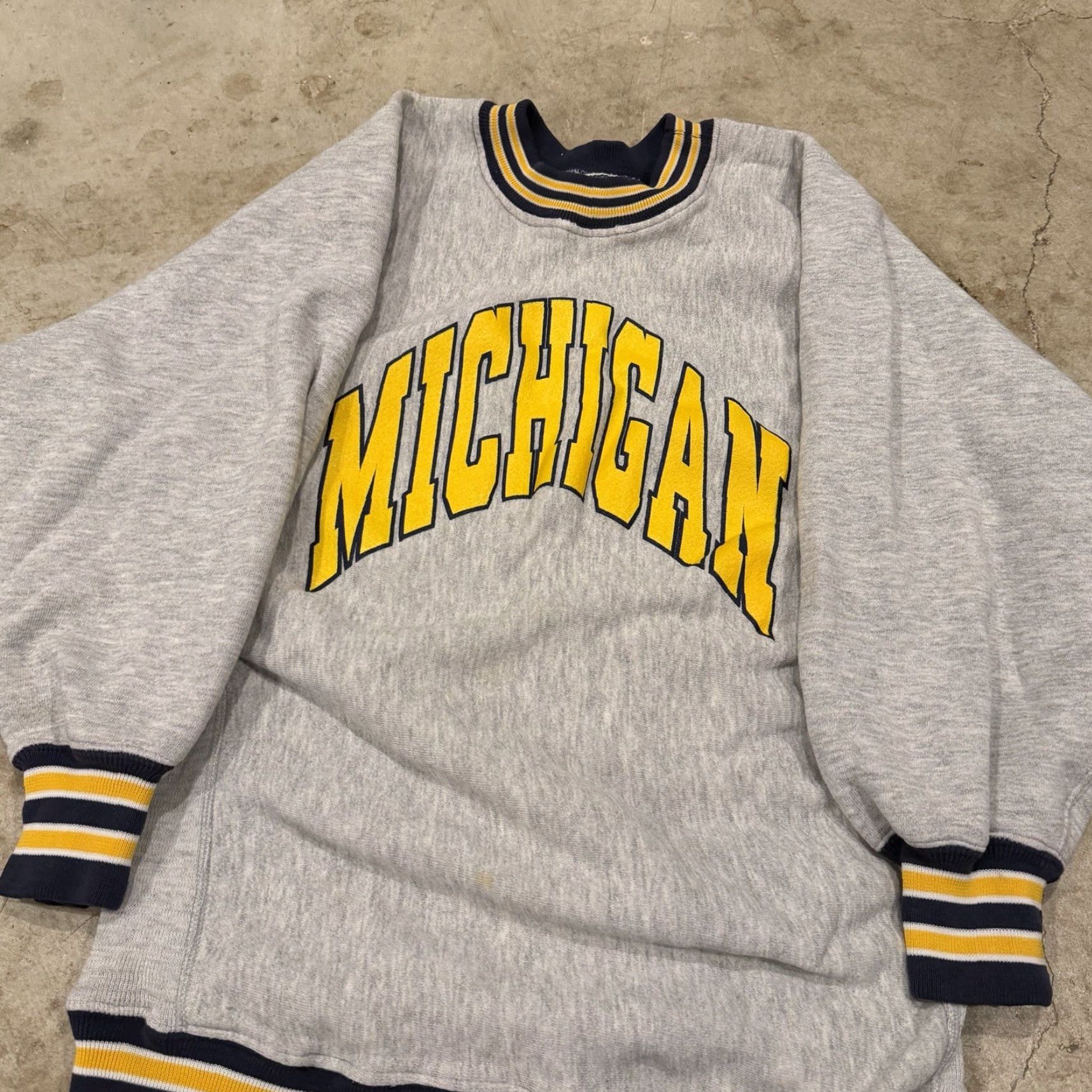 Vintage VINTAGE University Of Michigan Reverse Weave Sweatshirt Crewneck Mens Large Gray 90s Pullover Reversible Sweatshirt Crewneck Mens Large 90s Michigan Size US L / EU 52-54 / 3 - 4 Thumbnail