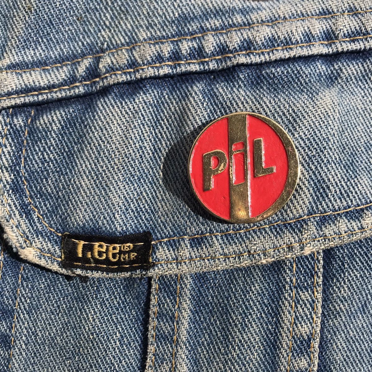 Band Tees × Designer PIL Public Image Limited Red and brass Limited Pin Enamel Size ONE SIZE - 9 Thumbnail