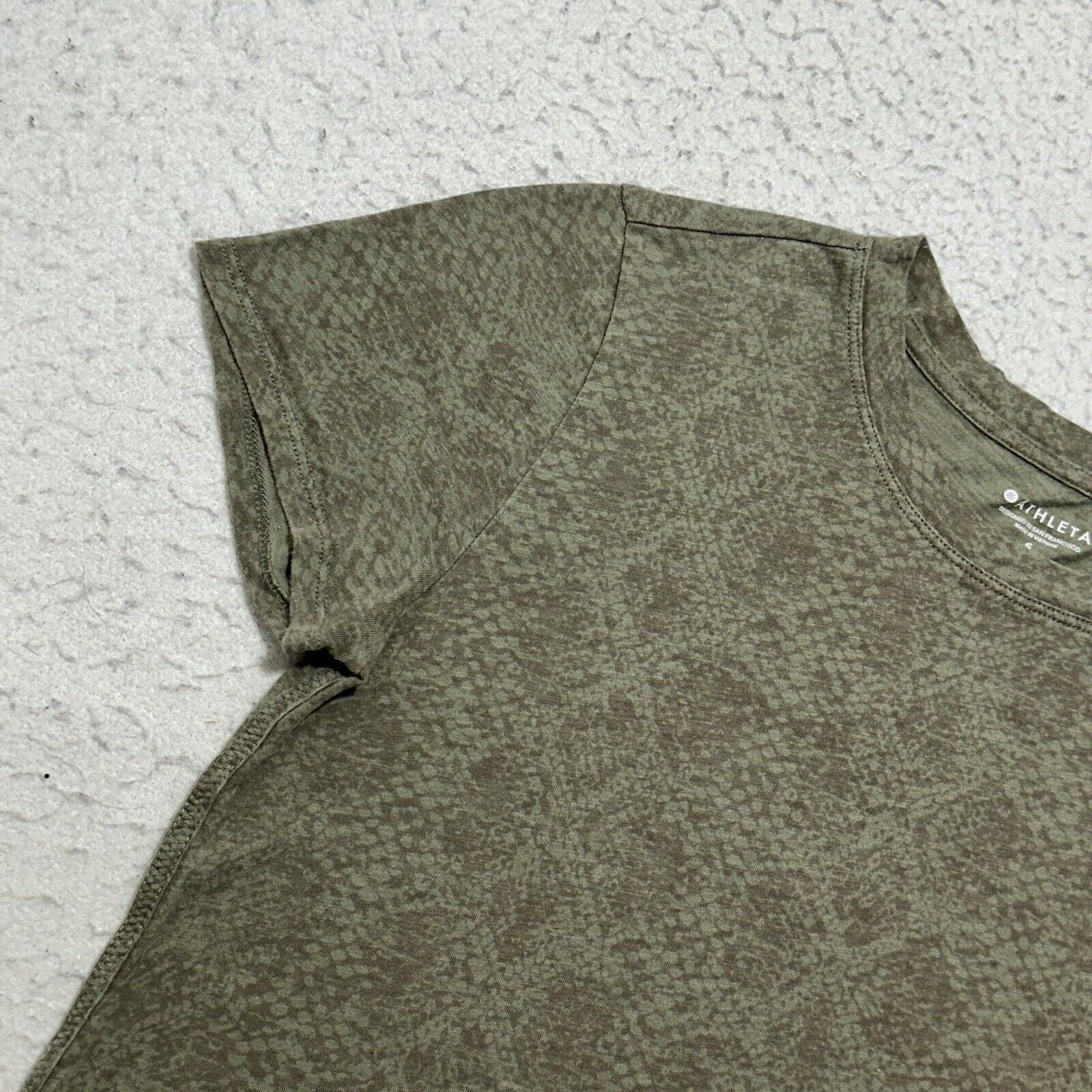 Athleta Athleta Small Green Crewneck Pullover T Shirt Snakeskin Size S / US 4 / IT 40 - 6 Thumbnail