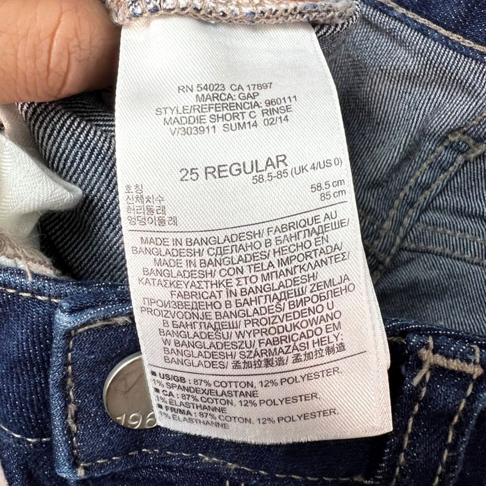 Gap Gap 1969 Slim Cut-Offs Denim Shorts Dark Blue Distressed Hem 25 Womens Jeans Shorts Casual Summer Women's Fit 5-Pocket Denim Gap Size 42" / US 20 - 5 Thumbnail