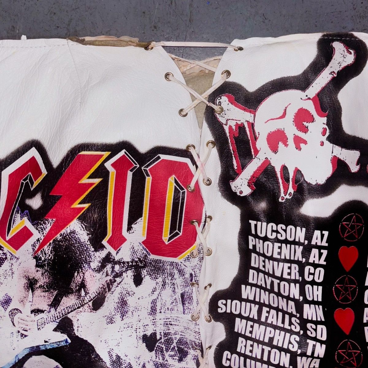 Dolce & Gabbana Dolce & Gabbana 2001 ‘ACDC- KISS’ Vintage White Skirt (S/M) Size 27" / US 4 / IT 40 - 5 Thumbnail