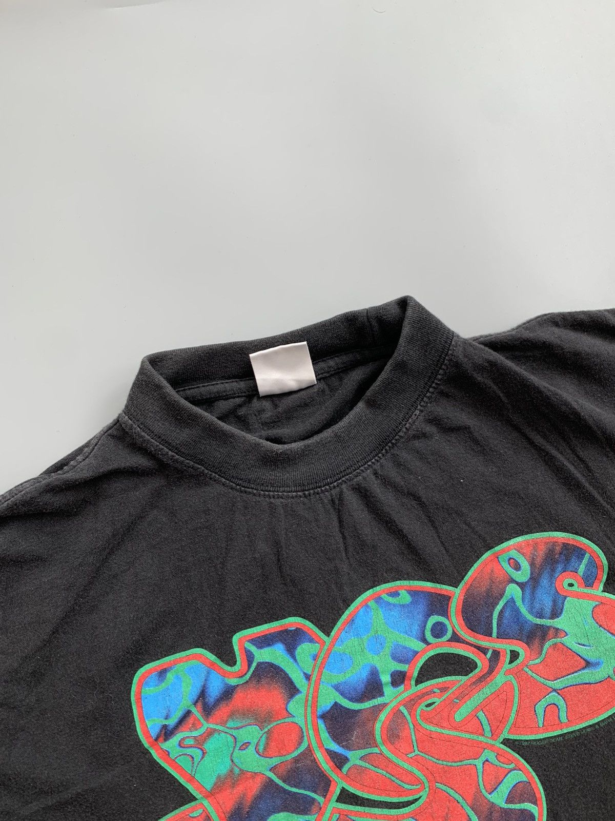 Band Tees Vintage 1997 Yes Europe Tour Faded Tee Boxy Fit Size US L / EU 52-54 / 3 - 5 Thumbnail
