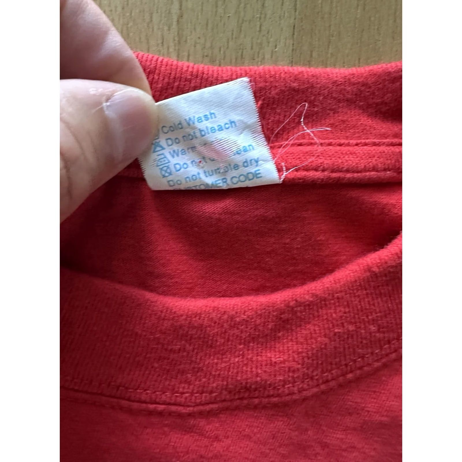 Vintage VINTAGE Portugal Soccer Rui Costa #10 Logo T-Shirt Large Red 90s Signed Graphic Unbranded Mens Womens Boys Girls Shirt Size US L / EU 52-54 / 3 - 6 Thumbnail