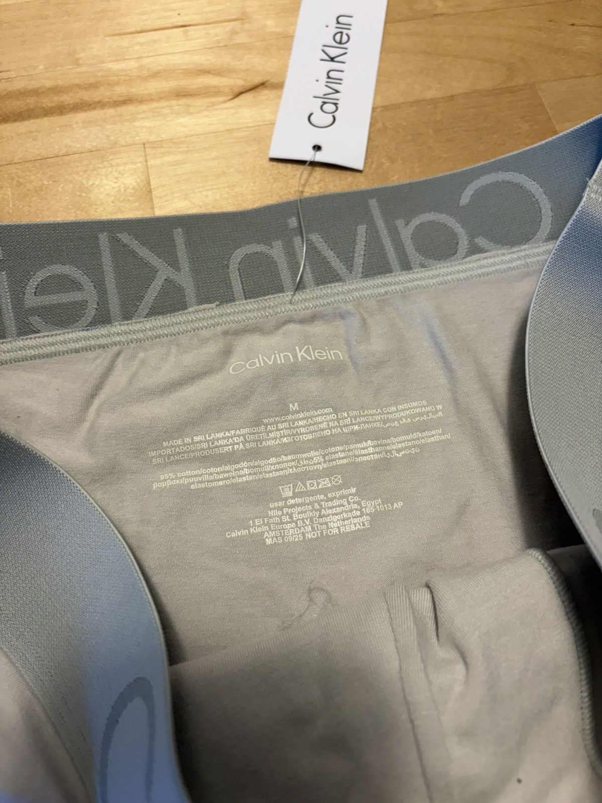 Calvin Klein Calvin Klein BNWT boxer brief grey medium logo waistband Size 32 - 2 Thumbnail