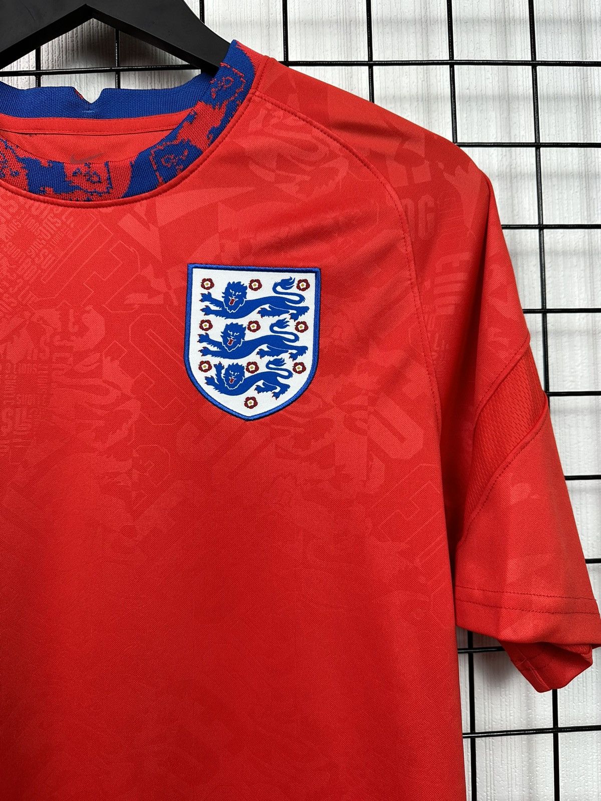 Nike England jersey kit 2020 2021 Nike training National team Men Size US M / EU 48-50 / 2 - 6 Thumbnail
