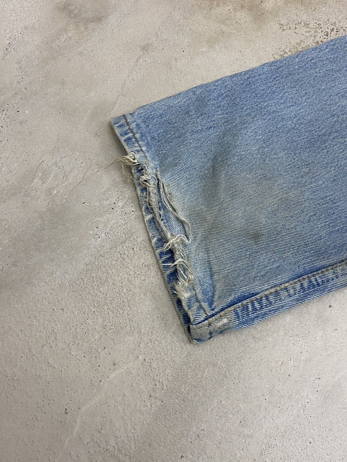 Levi's Vintage 90s Levis 501 Button Fly 311 Distressed Light Blue Size US 31 - 15 Thumbnail