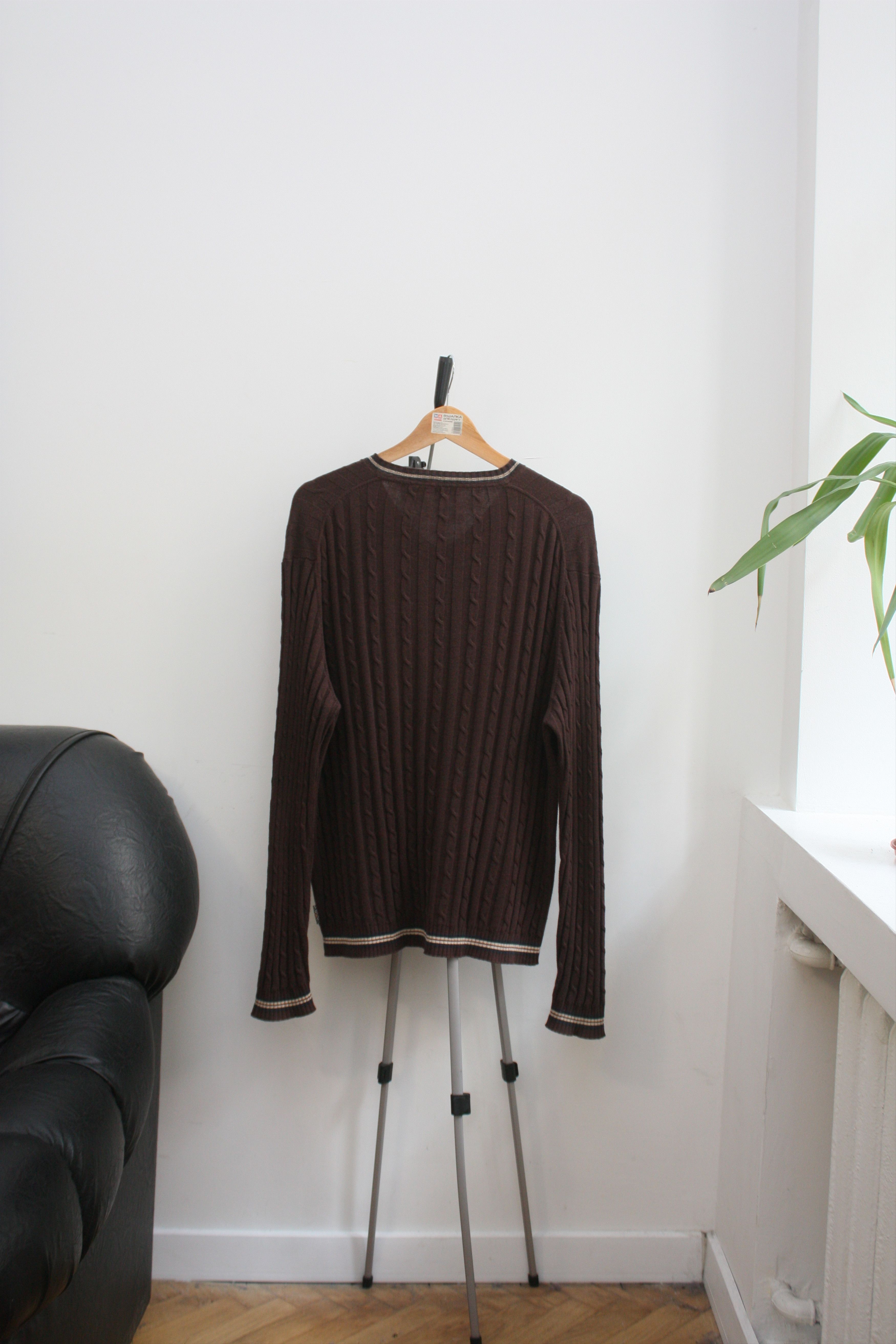 Burberry Burberry Brown Knitted V-Neck Sweater Men's Large Size US L / EU 52-54 / 3 - 3 Thumbnail