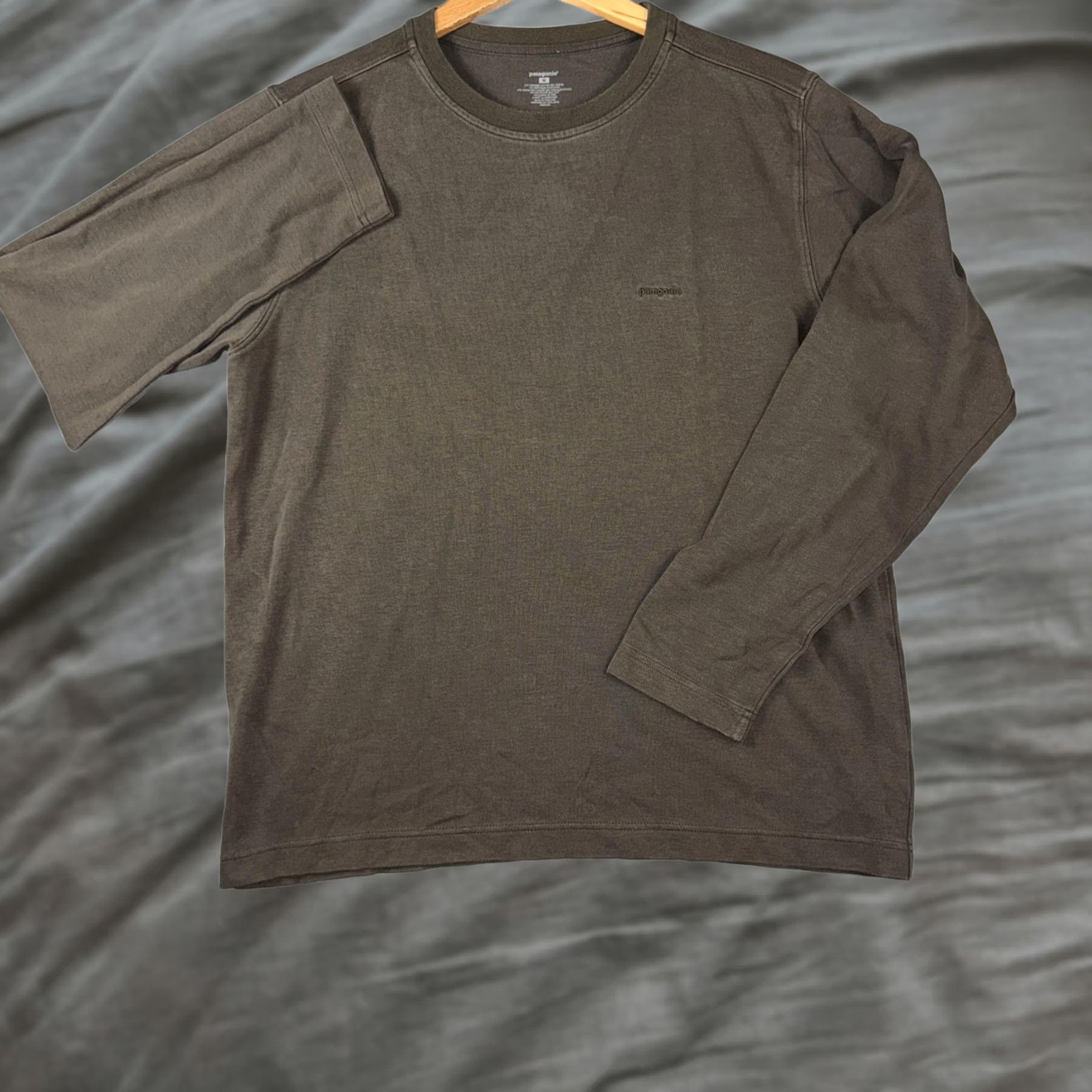 Patagonia Patagonia Shirt Mens Medium Green Long Sleeve Tagless Logo Crewneck Tee Top Size US M / EU 48-50 / 2 - 1 Thumbnail