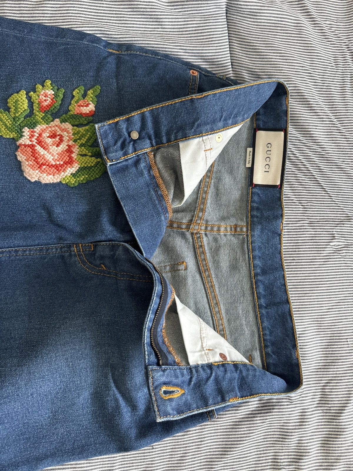 Gucci Gucci mini skirt with rose detail Size 42" / US 20 - 2 Thumbnail