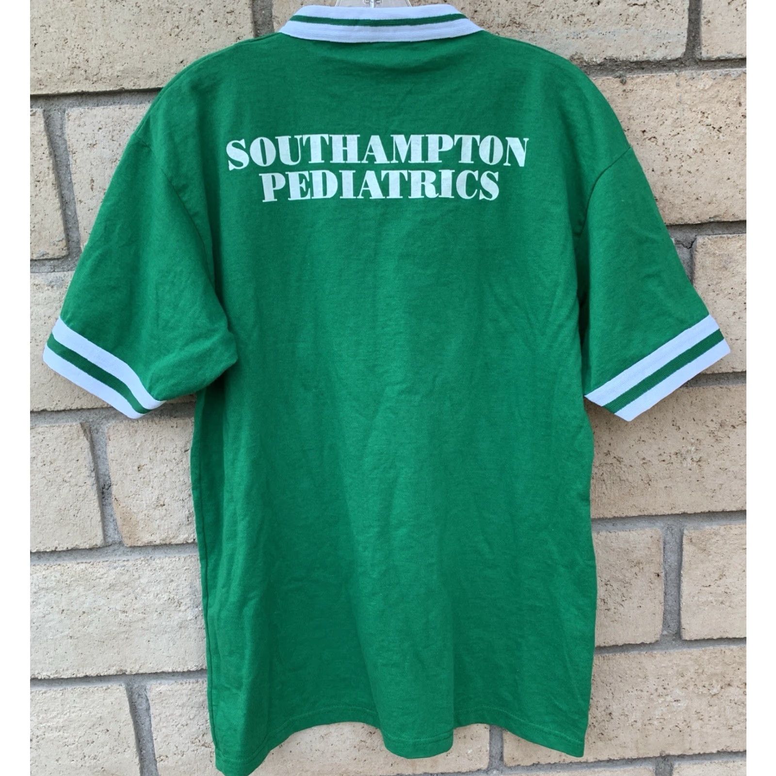 Vintage VINTAGE Gator Athletics Inc V Neck T Shirt Athletics Unisex Adults T-Shirt Sz L Green Graphic Print Sports Size US L / EU 52-54 / 3 - 7 Thumbnail