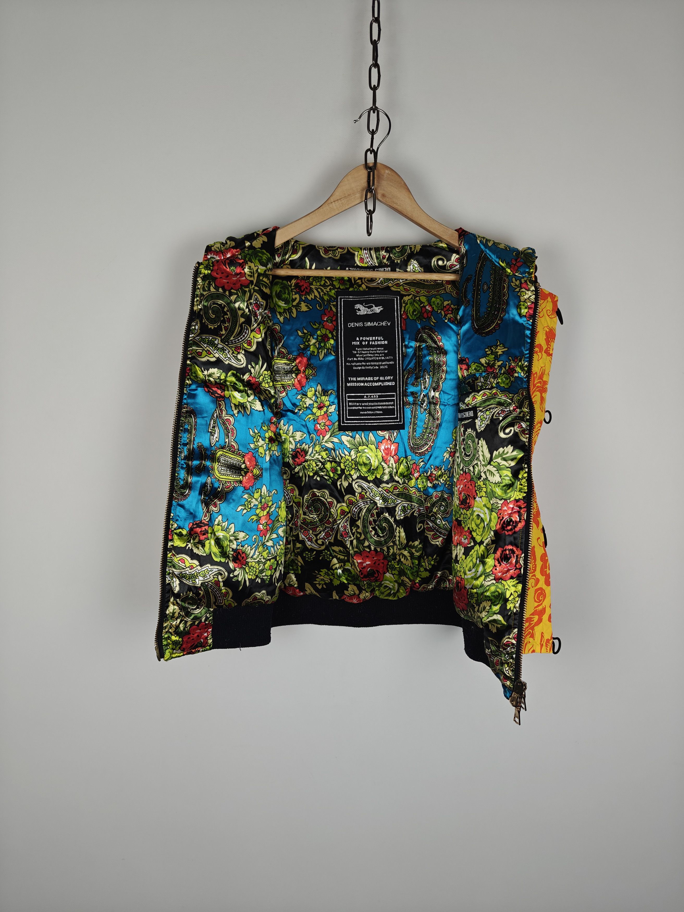 Denis Simachev Grail! Denis Simachev Vest Jacket Puffer Hooded size M Size US M / EU 48-50 / 2 - 9 Thumbnail