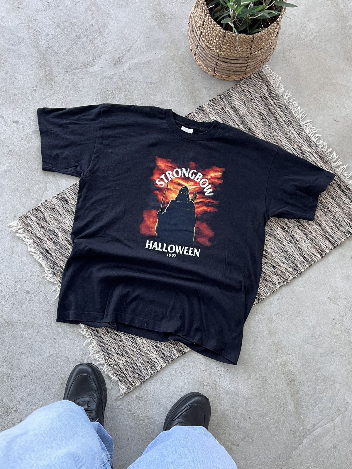 Gildan Vintage Halloween 1997 Grim Reaper Black Avantgarde Tshirt Size US XL / EU 56 / 4 - 1 Thumbnail